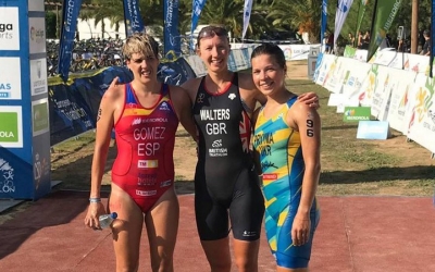 Laura Gómez amb la britànica Walters i la ucraïnesa Pryyma | @IbizaMultiSport2018